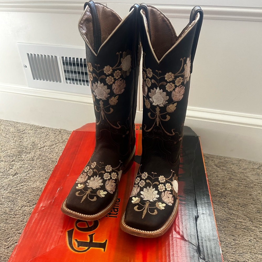 Ferrini Womens Boots Size 7.5 Only Worn Twice
